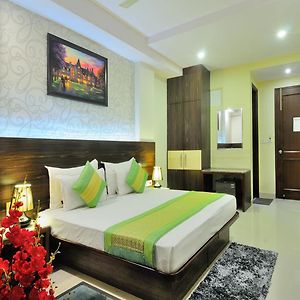 Hotel SkyRich International, Delhi