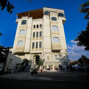 Hotel Ratangarh Palace